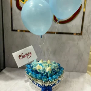 Caja corazon con rosas azules y globos con helio