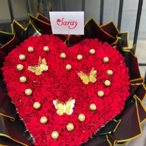 Corazon gigante con rosas rojas y chocolates Ferrero Rocher