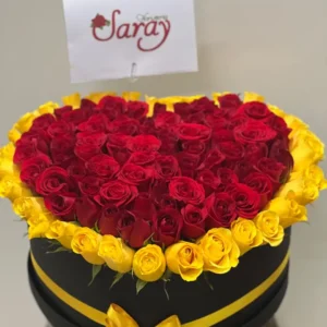 Caja corazon con rosas rojas y amarillas