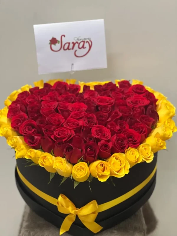 Caja corazon con rosas rojas y amarillas