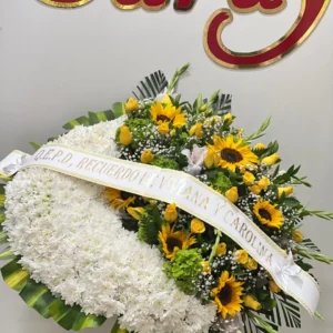 Corona funebre con fuyi y girasoles.