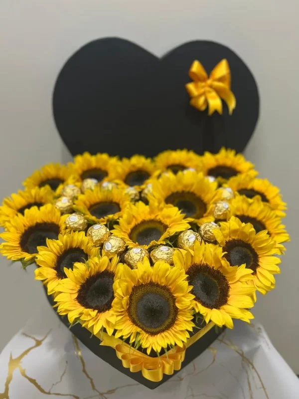 Caja corazon con girasoles y chocolates Ferrero Rocher.