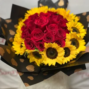 Bouquet en girasoles con rosas rojas