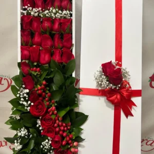 Caja con rosas rojas