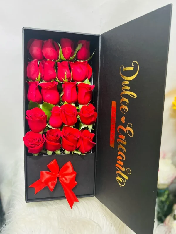 Caja con rosas rojas.