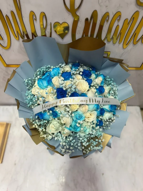 Bouquet en rosas blancas y azules