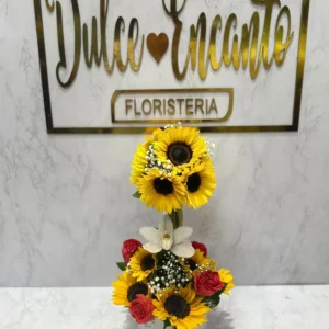 Arreglo floral con girasoles, rosas y orquideas