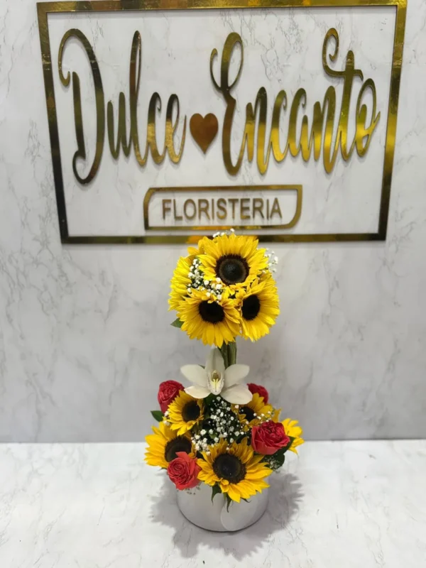 Arreglo floral con girasoles, rosas y orquideas