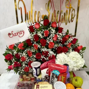 Desayuno sorpresa con rosas y ortensias