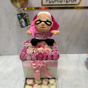Caja con rosas, chocolates Ferrero Rocher y peluche