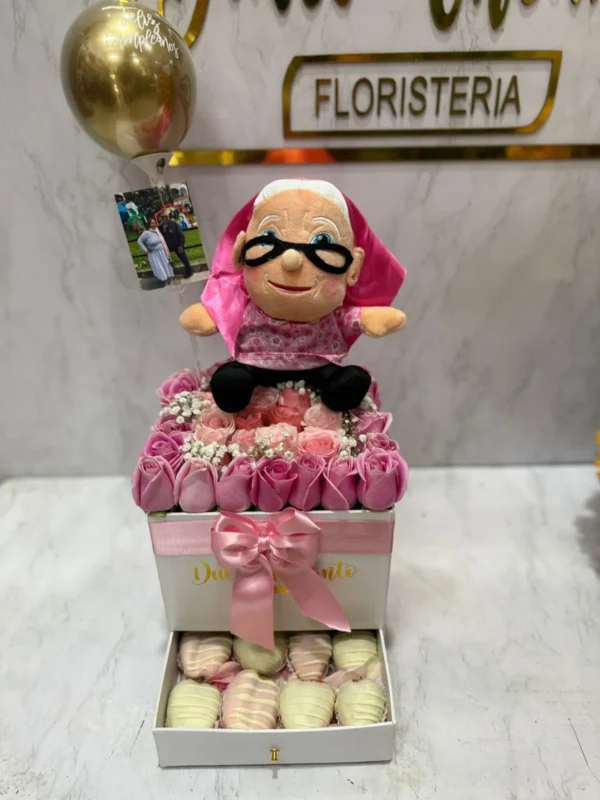 Caja con rosas, chocolates Ferrero Rocher y peluche