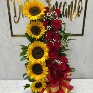 Caja con rosas y girasoles