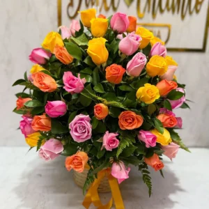 Cilindro en rosas surtidas
