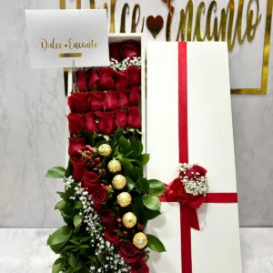 Caja con rosas y chocolates Ferrero Rocher