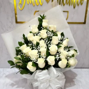 Arreglo floal en rosas blancas