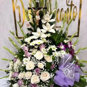 Arreglo funebre en roas y lirios