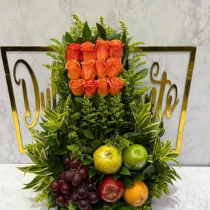 Arreglo floral con frutas